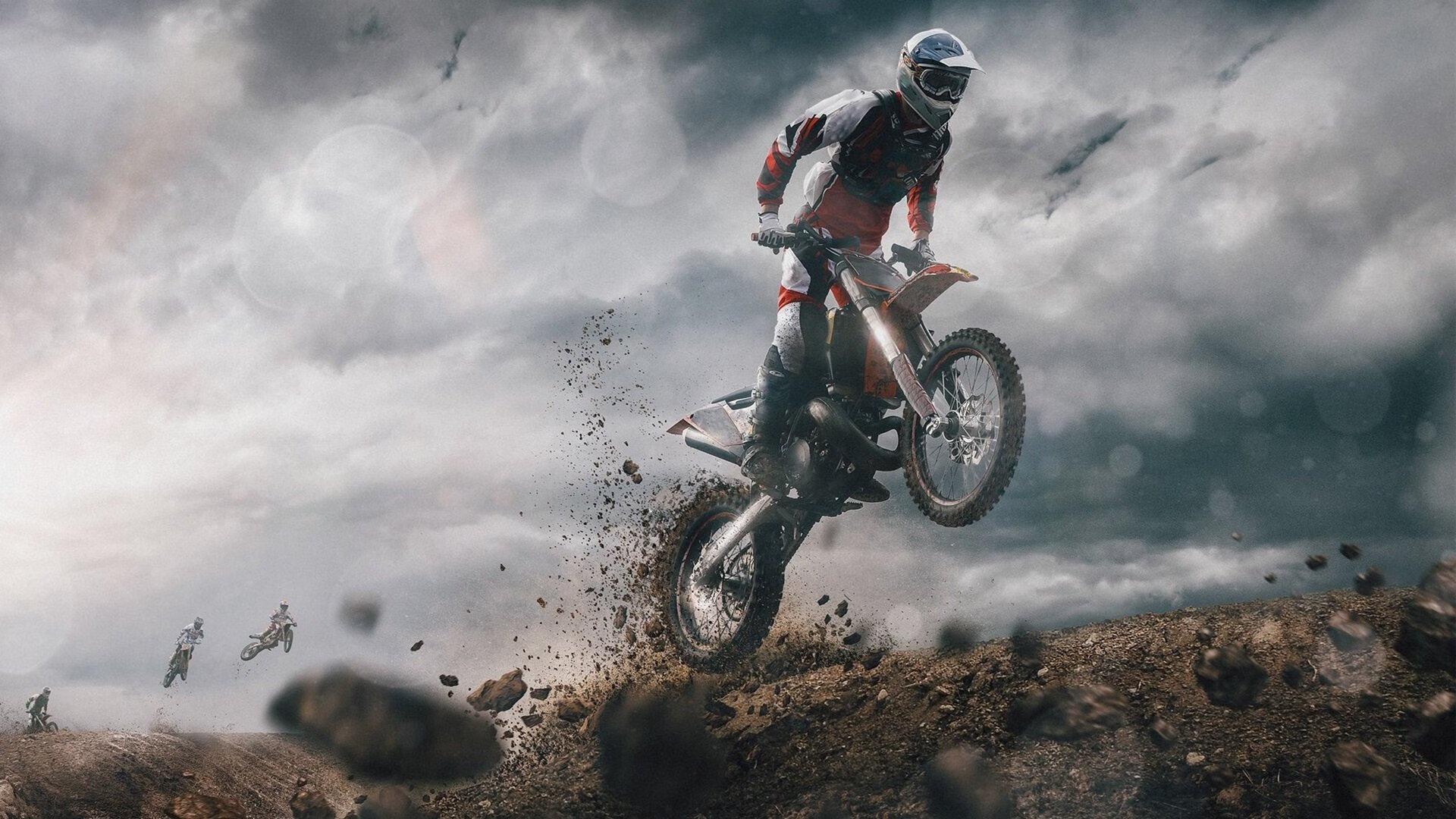 凯尔·查默斯用坚韧精神征服赛场挑战，查尔斯&凯斯