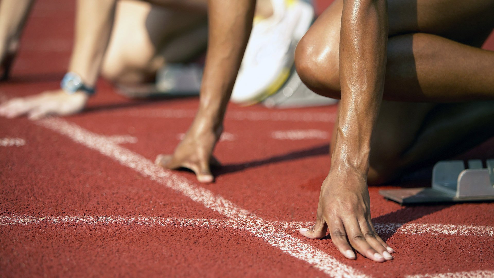 卡特通过精湛的踢球技术，令全黑队攻防兼备，卡特十佳球